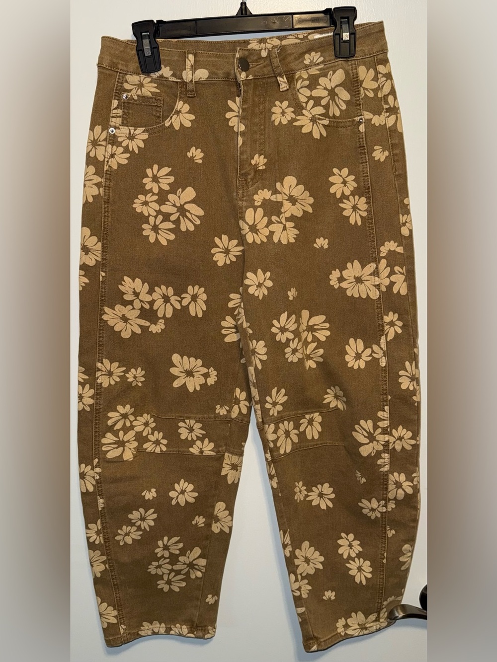 Casual Women's Floral Print Barrel Jeans in Brown/Cream